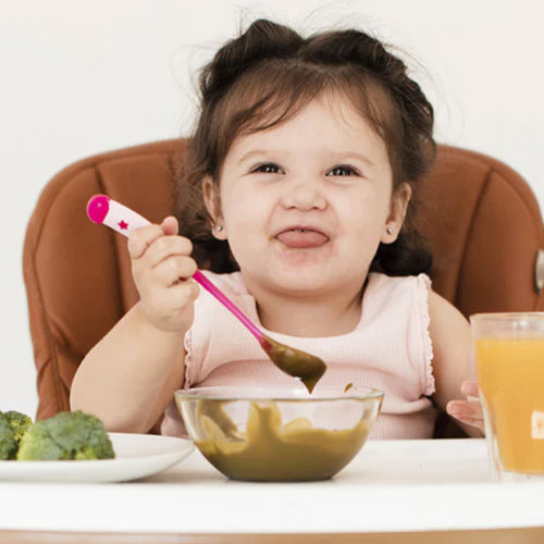 How To Make Your Toddler Avoid Screens During Mealtime